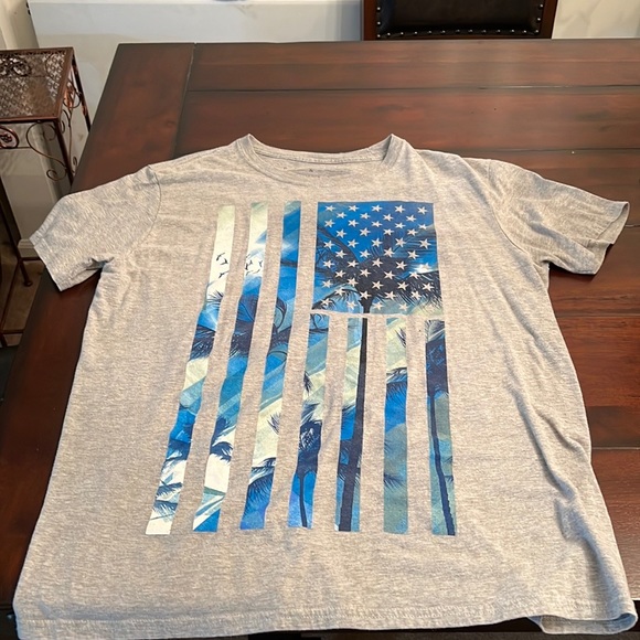 Gray American flag short sleeve shirt - Picture 1 of 3